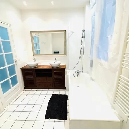 Monthiers Apartman